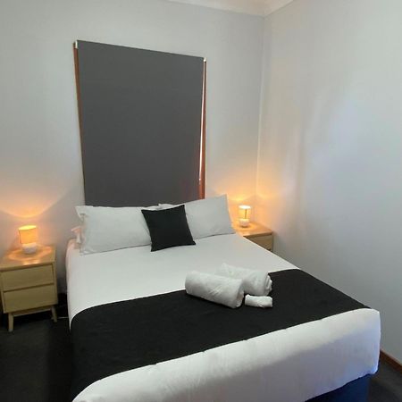 Bushman'S Motor Inn Паркс Екстериор снимка