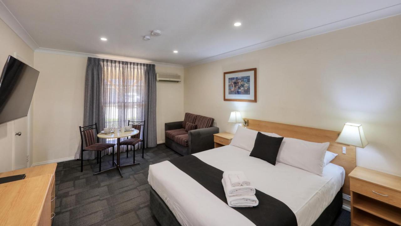 Bushman'S Motor Inn Паркс Екстериор снимка