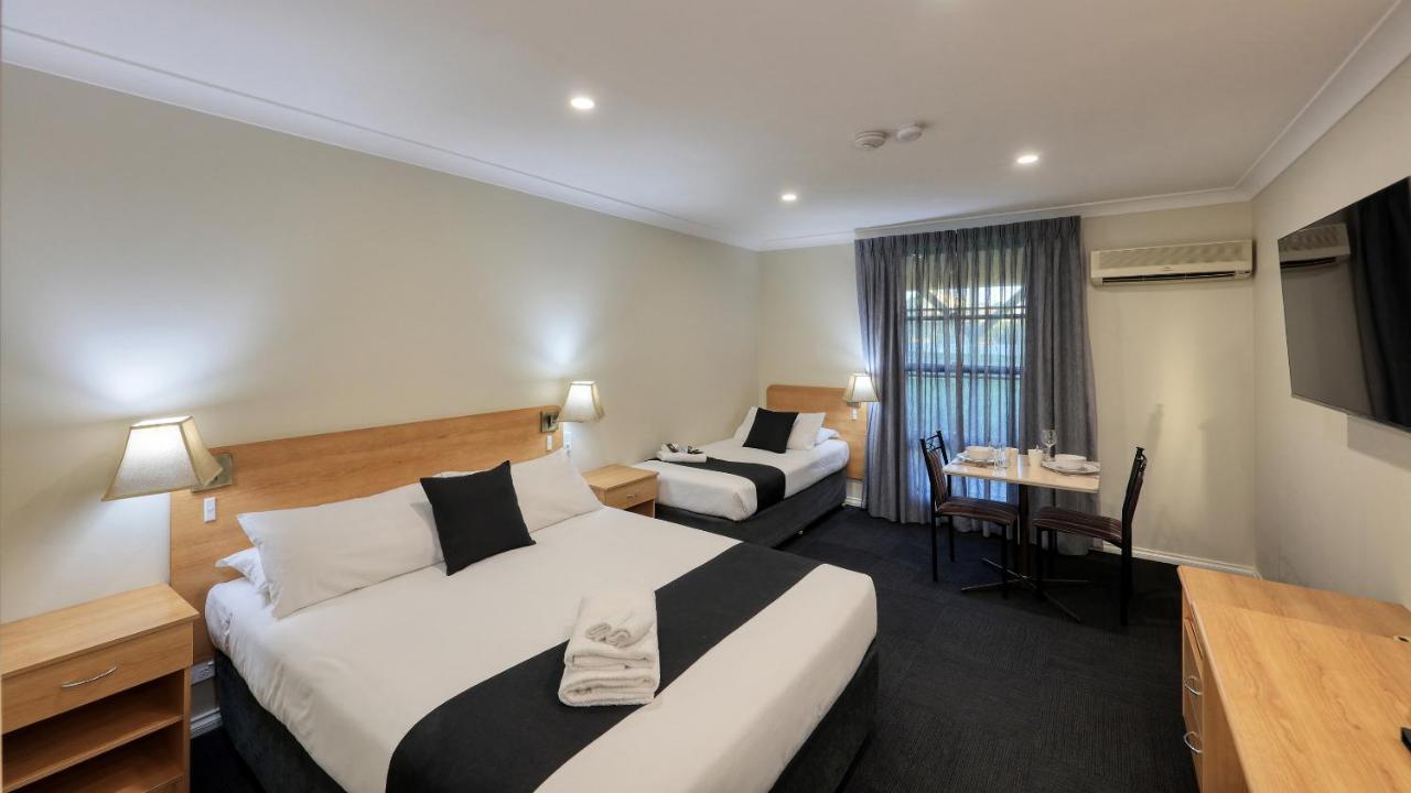 Bushman'S Motor Inn Паркс Екстериор снимка