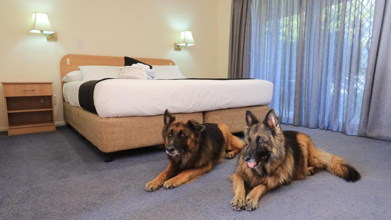 Bushman'S Motor Inn Паркс Екстериор снимка