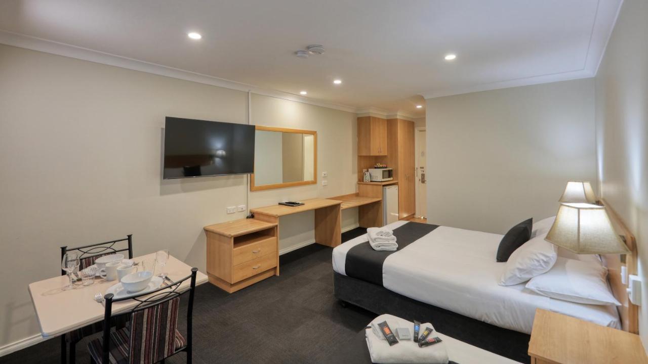 Bushman'S Motor Inn Паркс Екстериор снимка