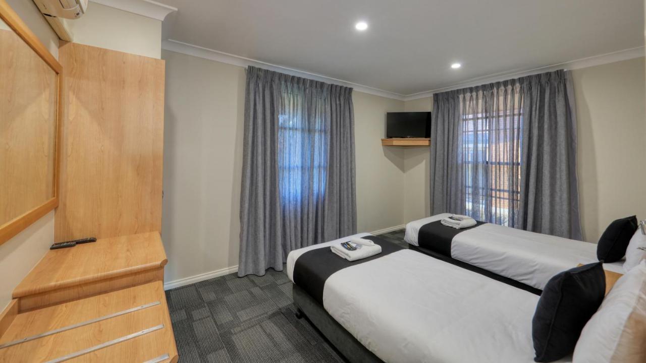 Bushman'S Motor Inn Паркс Екстериор снимка