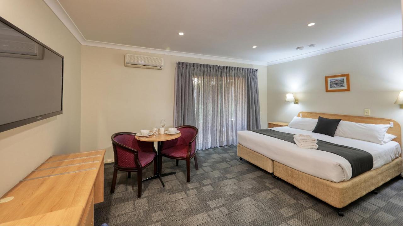 Bushman'S Motor Inn Паркс Екстериор снимка