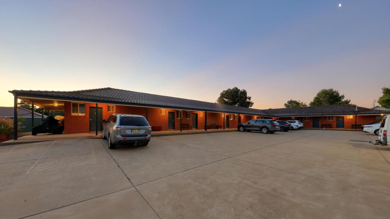 Bushman'S Motor Inn Паркс Екстериор снимка