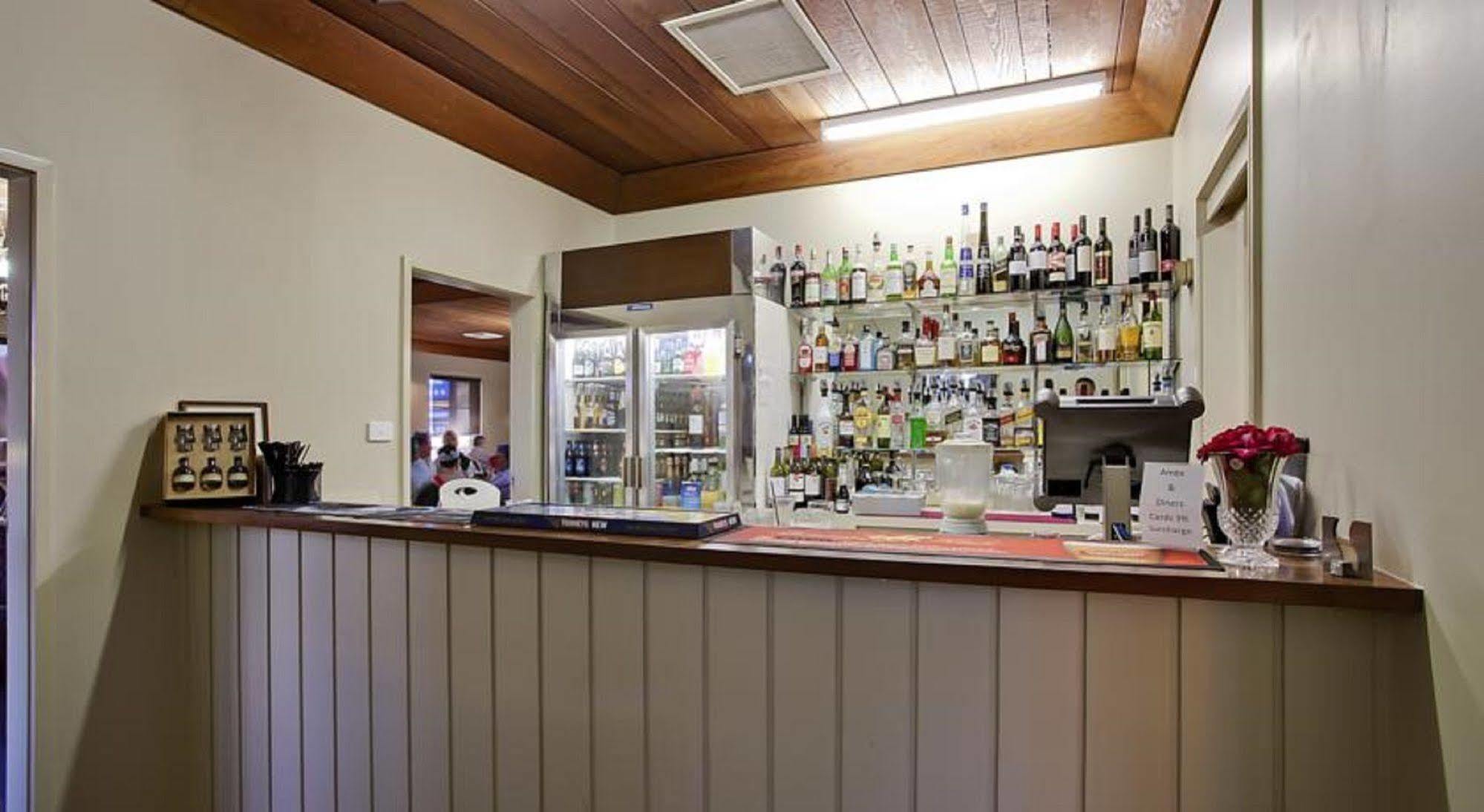 Bushman'S Motor Inn Паркс Екстериор снимка